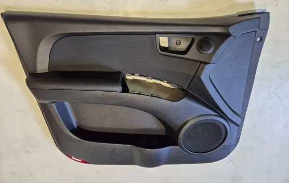 KIA Sportage Front door card panel trim