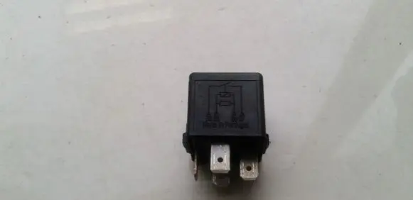 Mitsubishi Carisma Other relay MB953381 V23134-B52-X240