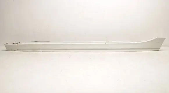 BMW 1 F40 Front sill (body part) 8072573