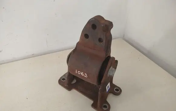 Engine mount bracket