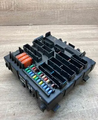 Opel Vectra C Fuse module 13205775 51963000