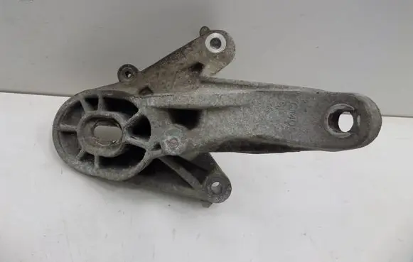Engine mounting bracket