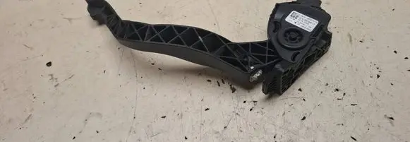 Accelerator throttle pedal