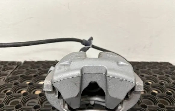 BMW 3 G20 G21 Front brake caliper 330X24