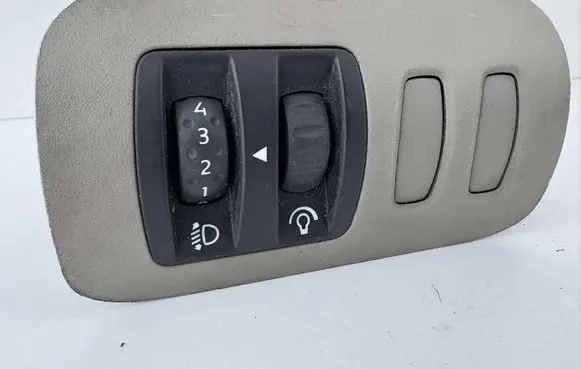 Renault Scenic II - Grand scenic II Headlight level height control switch 8200140985 8884