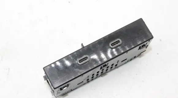 Skoda Kamiq USB socket connector 657035736