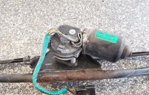 Hyundai Santa Fe Wiper motor 9811026200 035417470