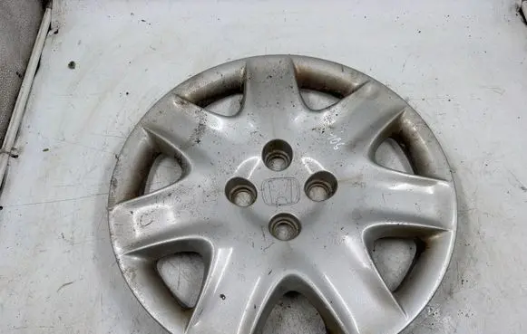 Honda Civic R16 wheel hub/cap/trim