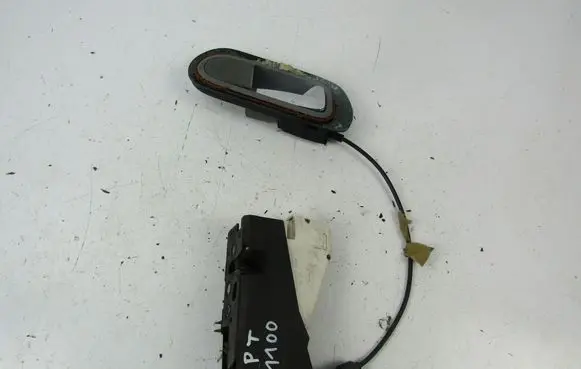 Volkswagen Golf IV Rear door lock 