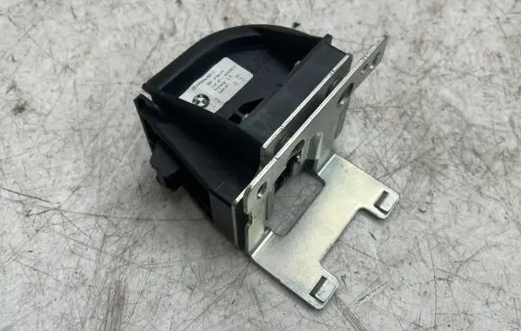 BMW 5 F10 F11 Parcel shelf load cover mount bracket 9168473 55220011