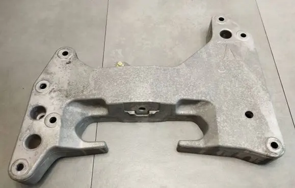 BMW 7 G11 G12 Engine mount bracket 6863777