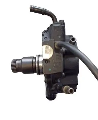 Mercedes-Benz C AMG W204 Fuel injection high pressure pump A6510700701 28252614