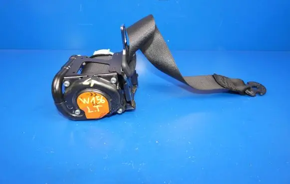 Mercedes-Benz GLA W156 Rear seatbelt