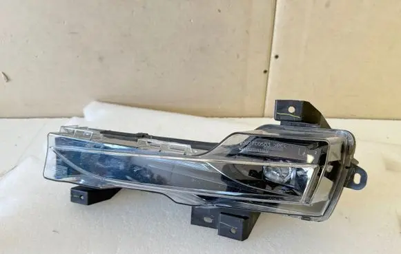 Tesla Model 3 Front fog light 107739500D 093020A
