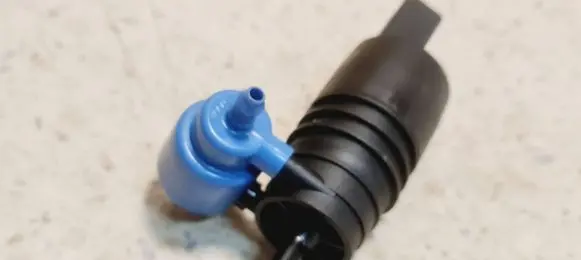 Volkswagen PASSAT B6 Windscreen/windshield washer pump 1009550010 1023