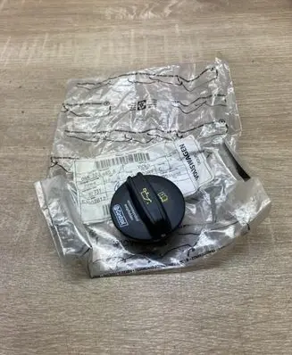 Volkswagen Tiguan Oil filler cap 06K103485A