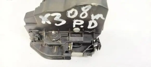 BMW X3 E83 Front door lock 7167074