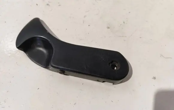 BMW 5 E39 Engine bonnet (hood) release handle 8226621