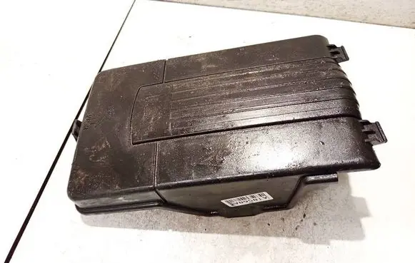 Volkswagen PASSAT B7 Battery box tray cover/lid 3c0915443a