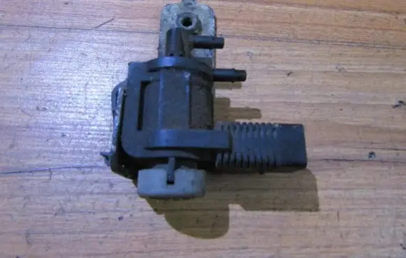 Audi A4 S4 B6 8E 8H Turbo solenoid valve 1j0906283c