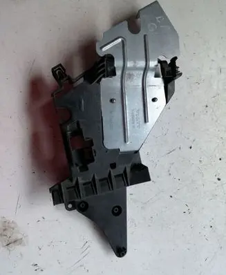 Rear door exterior handle/bracket