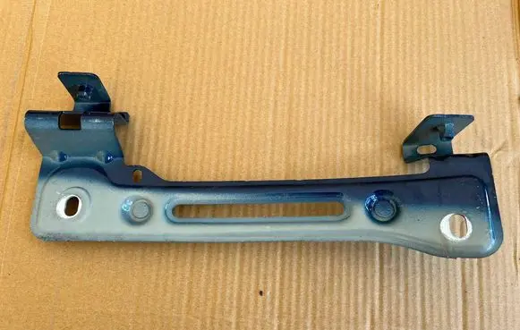 Audi Q7 4M Fender mounting bracket 4M0821431