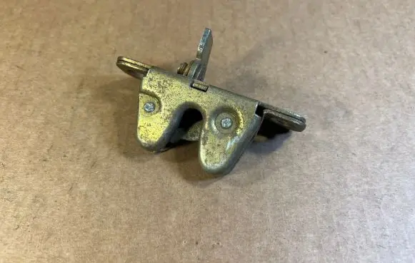 BMW 7 E23 Loading door lock loop/hook striker 51241850889
