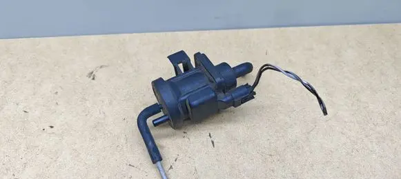 Mercedes-Benz CLK A209 C209 Turbo solenoid valve A0005450527