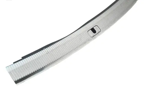 Trunk/boot sill cover protection