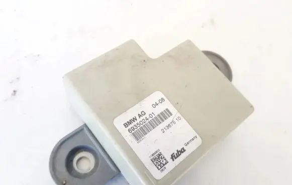 BMW 5 E60 E61 Antenna control unit 693502401 21367510