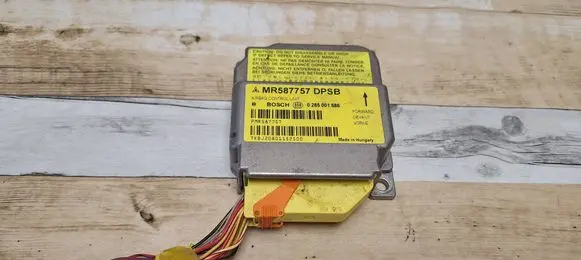 Mitsubishi Colt CZ3 Airbag control unit/module MR587757 0285001686 PMR587757