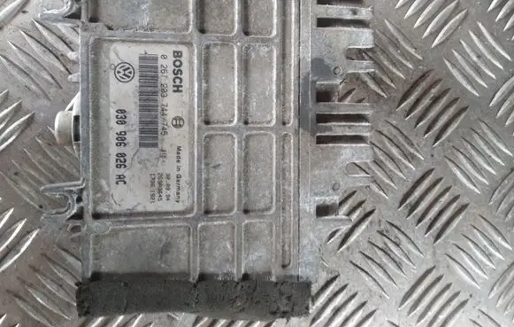 Volkswagen Polo III 6N 6N2 6NF Engine control unit/module 0261203744 0261203745 030906026AC