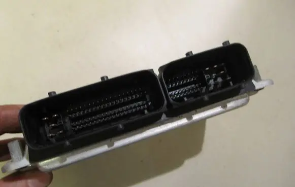Volkswagen Polo III 6N 6N2 6NF Engine control unit/module 045906019AL 28SA5441 0281010698