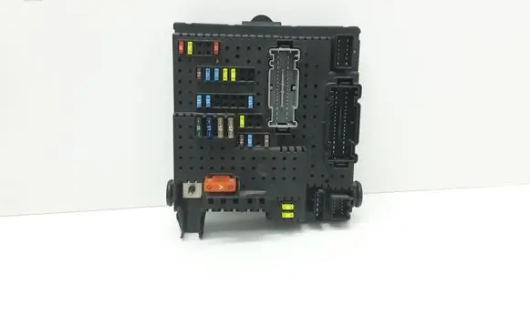 Volvo XC90 Fuse module 30728512
