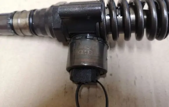 Audi A4 S4 B7 8E 8H Fuel injector 03G130073G
