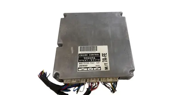 Toyota Avensis T220 Engine control unit/module 8966105370 MB1757009361 1757009361