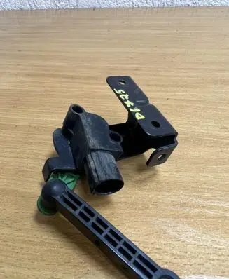 Volkswagen Golf VII Front height sensor lever 5Q0907503 D6735