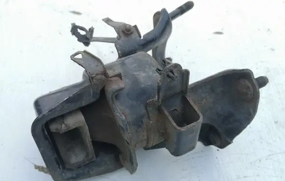 Toyota Camry VIII XV70 Engine mount bracket 1237131380