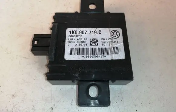Audi A3 S3 8P Alarm control unit/module 1K0907719C