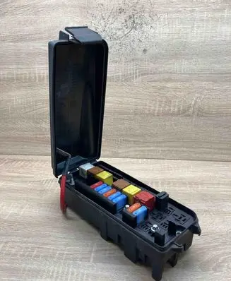 Opel Vectra C Fuse box set 13205792 460023260 519171003