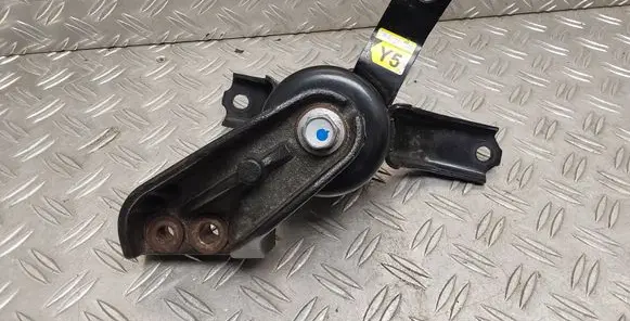 Toyota Yaris Engine mount bracket