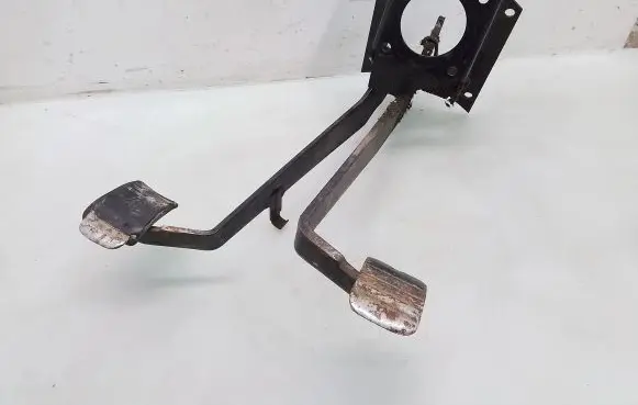 Volkswagen I LT Pedal assembly 