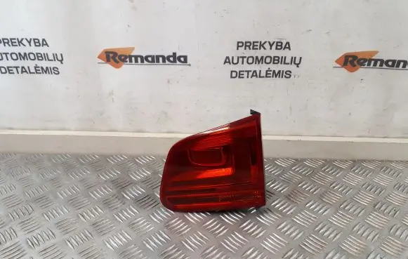 Tailgate rear/tail lights