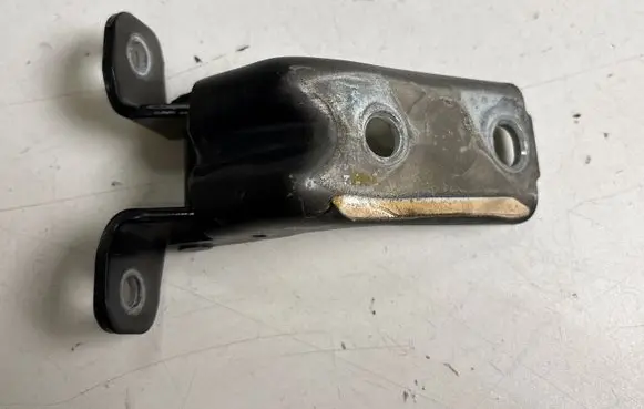 Ford Mustang V Front door lower hinge 008N3A