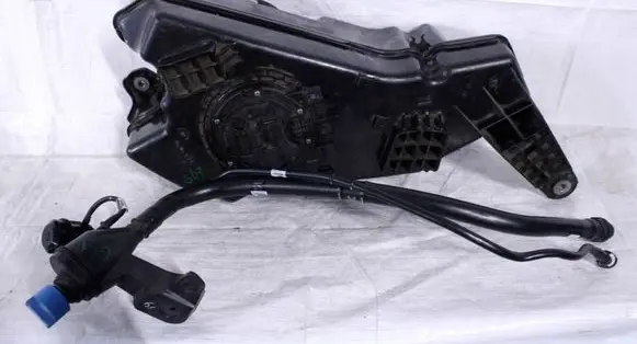 BMW X7 G07 AdBlue liquid reservoir 8740279 A2C1864140001
