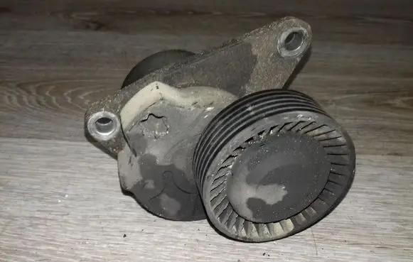 Volvo S60 Alternator belt tensioner 
