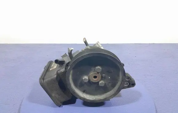 BMW 3 E46 Power steering pump 6756575