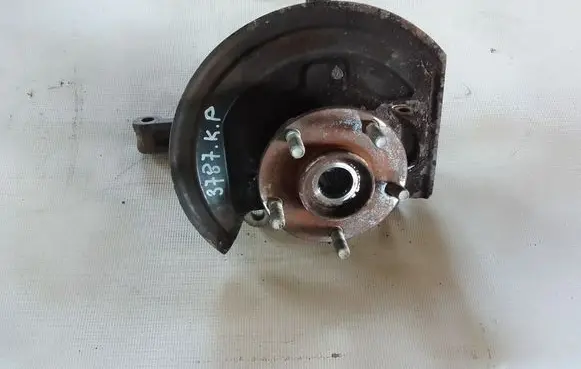 Nissan Qashqai+2 Front wheel hub 40015JD000