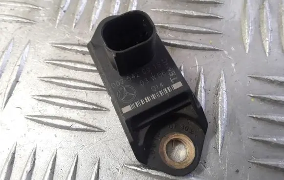 Mercedes-Benz S W220 Airbag deployment crash/impact sensor 0025426918