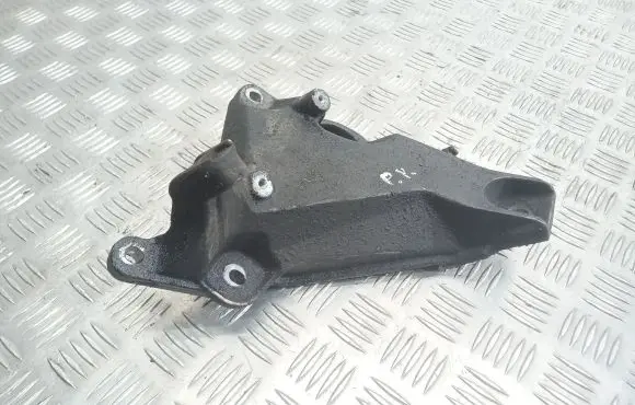 BMW 1 E81 E87 Engine mounting bracket 6760309